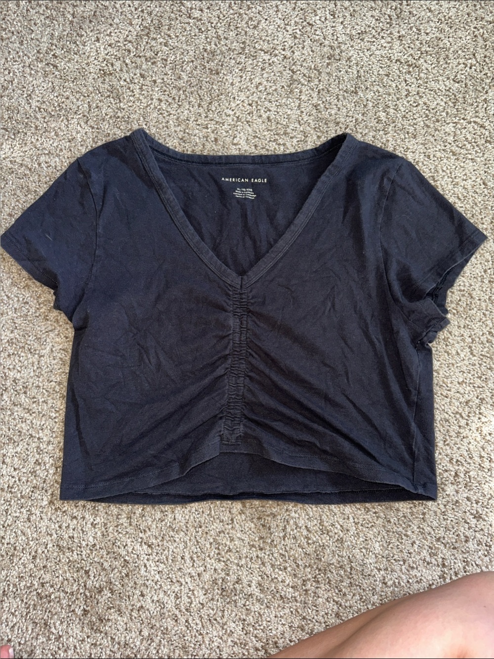 American Eagle Outfitters Black V-Neck Ruched Short Sleeve Crop Tee